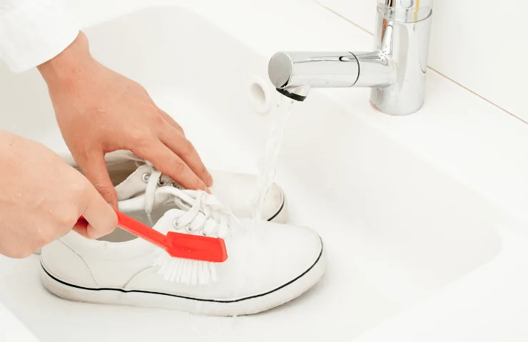 how to remove yellow stains out of white shoes