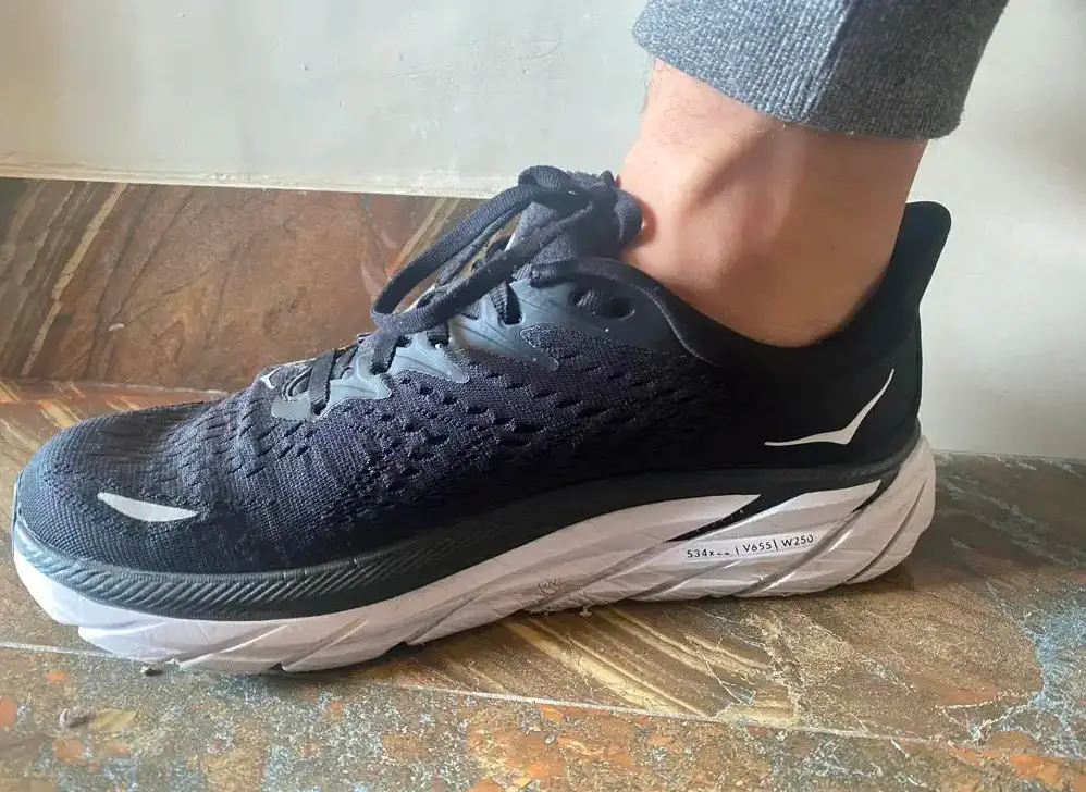 Hoka clifton shoes length testing to check whether Hoka shoes run big