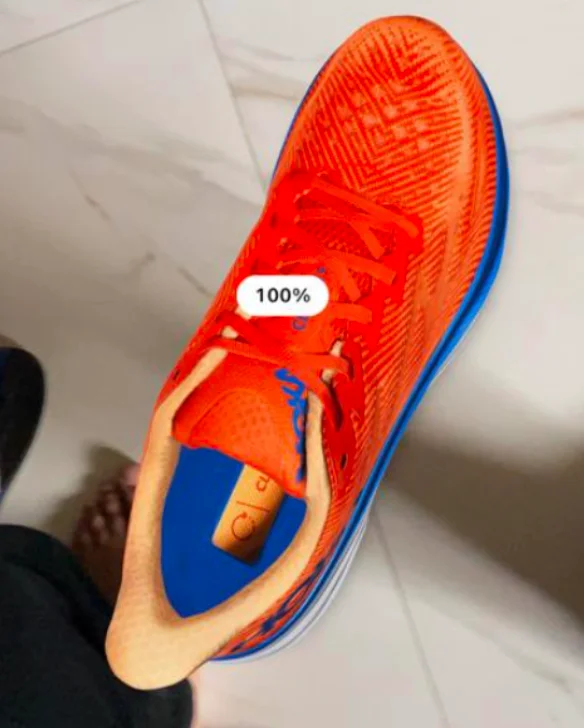 Adjusting Hoka shoes virtually using Augmented reality to check sizing