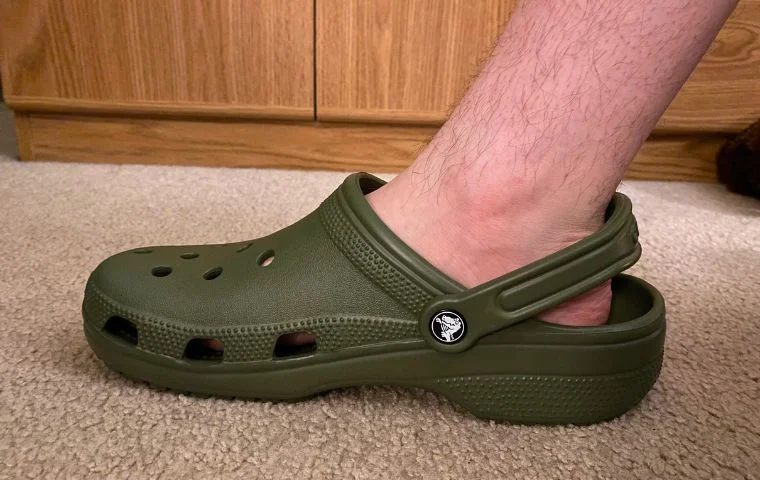 How To Stretch Crocs That Are Too Small? [Quickly and Easily]